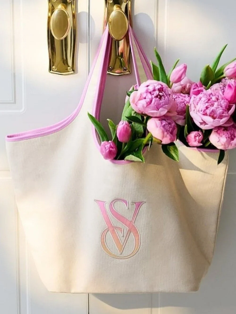 NWT VICTORIA'S SECRET Tote - Picture 1 of 1